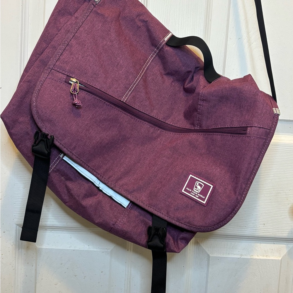 Oiwas Pack Your World Purple Messenger Bag - flaw